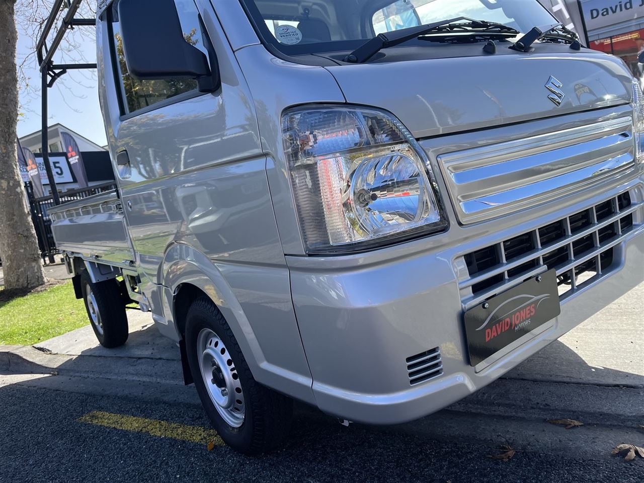 Vehicle image 3