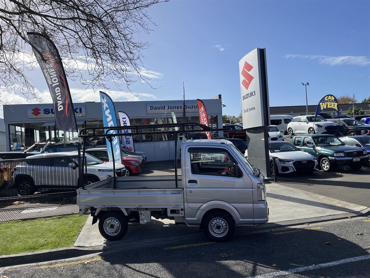 Vehicle image 4