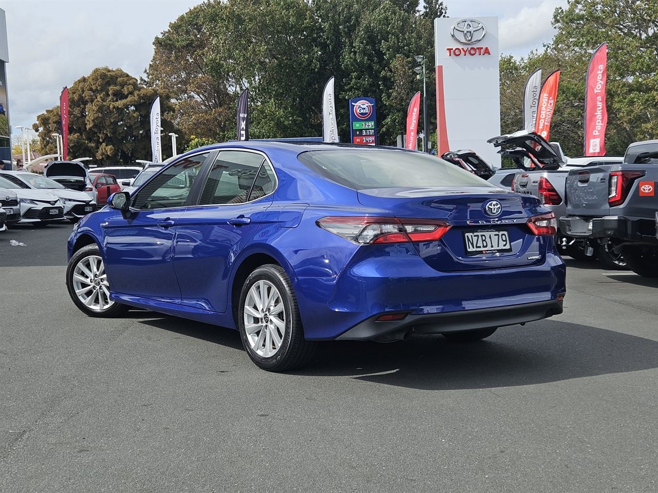Vehicle image 3