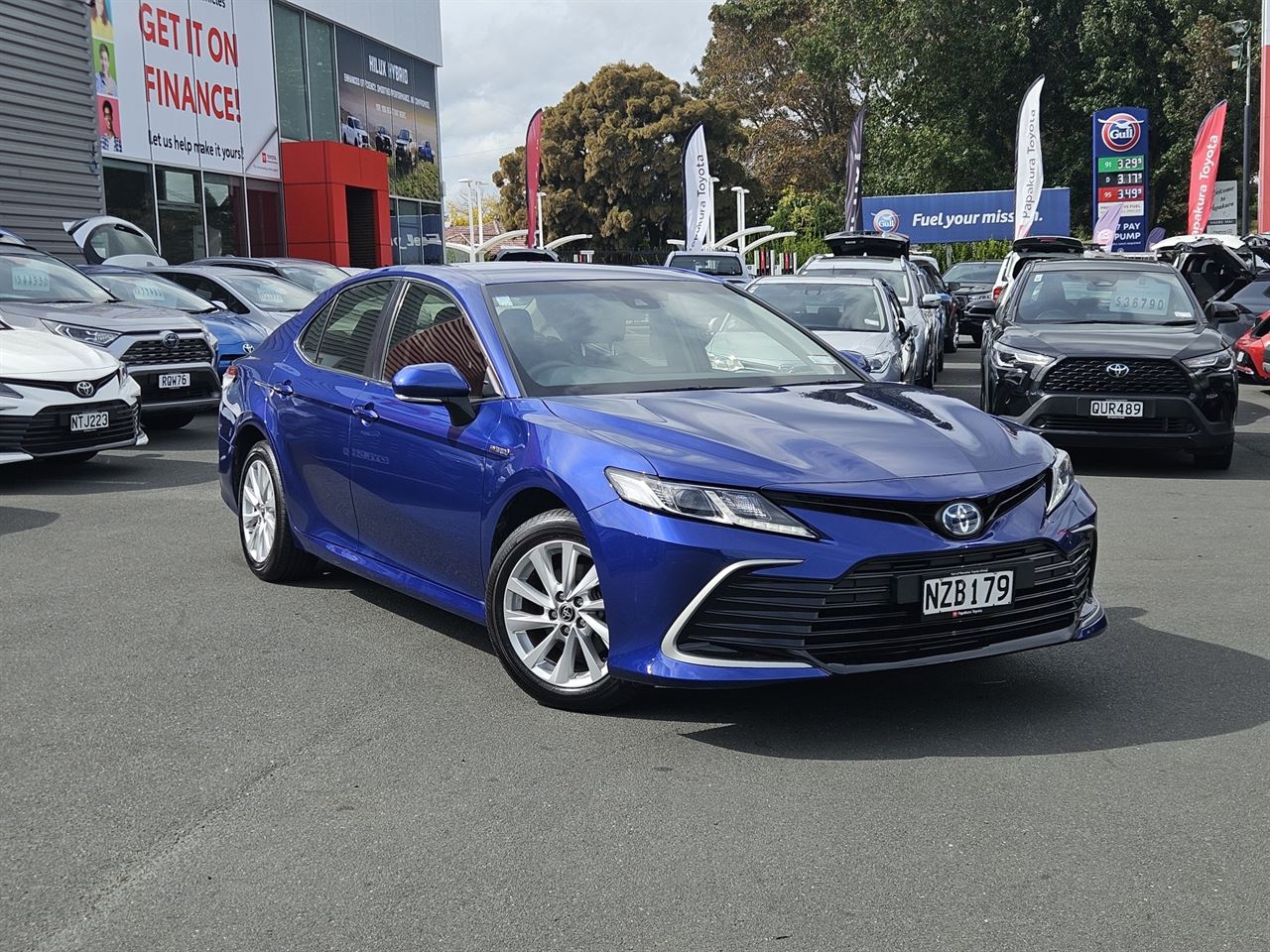 Vehicle image 5