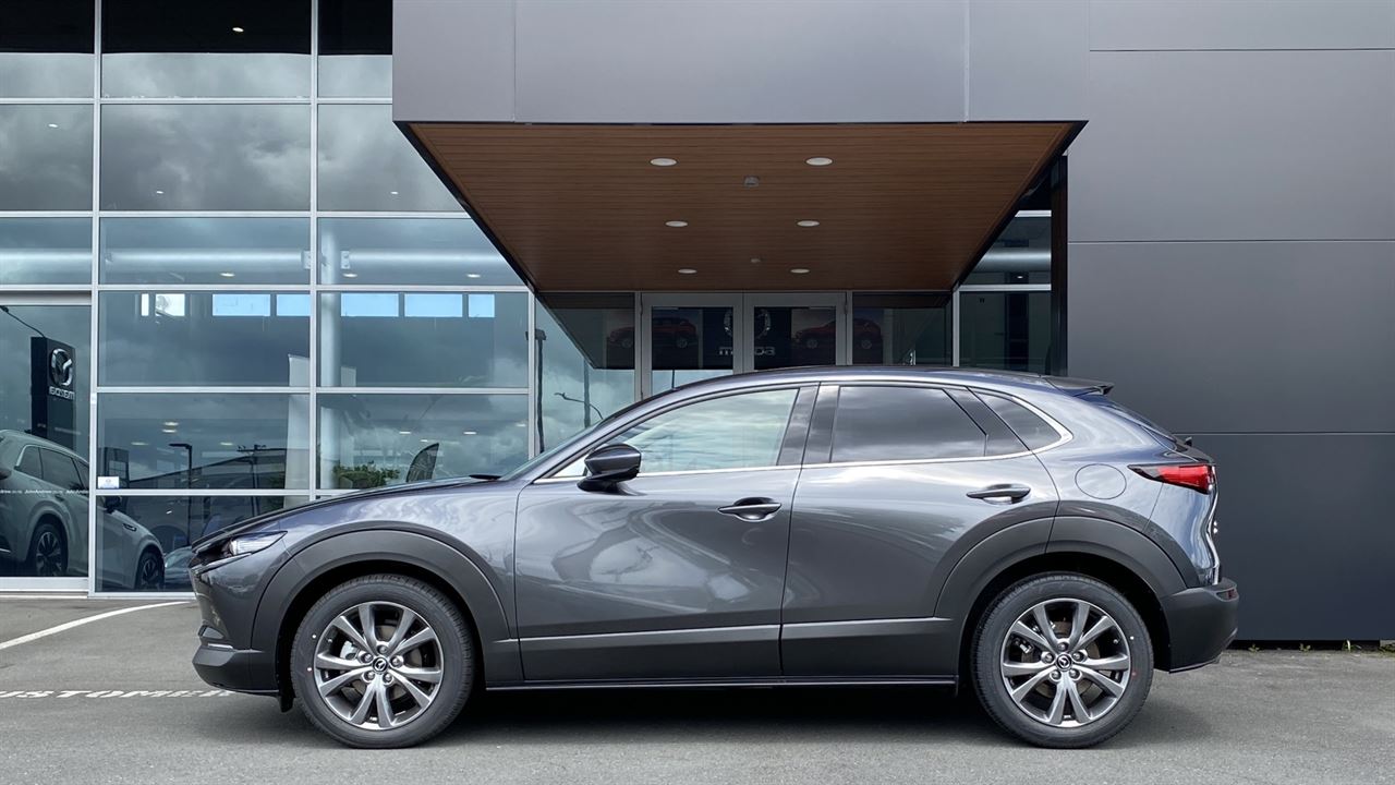 Vehicle image 5