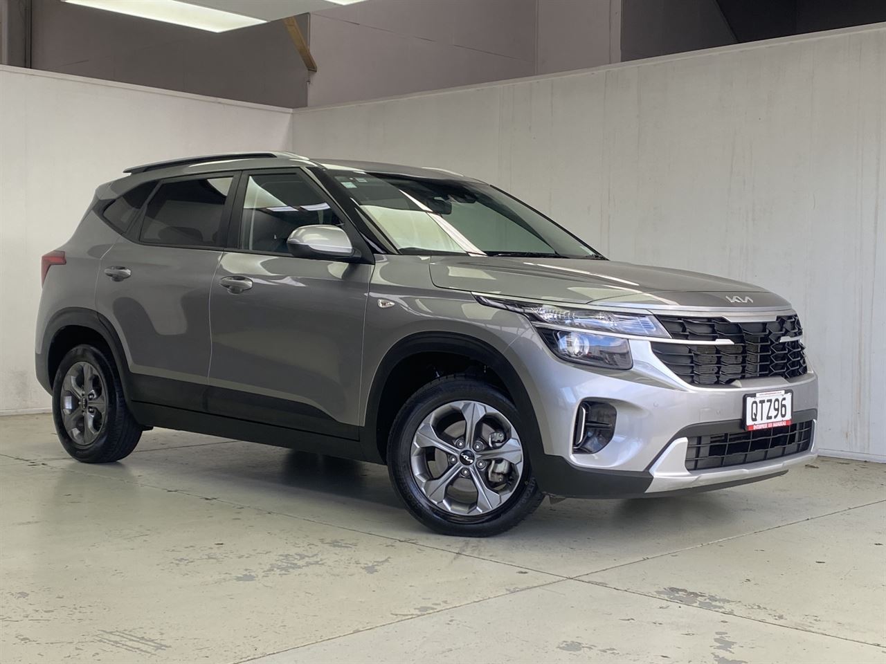 Vehicle image 4