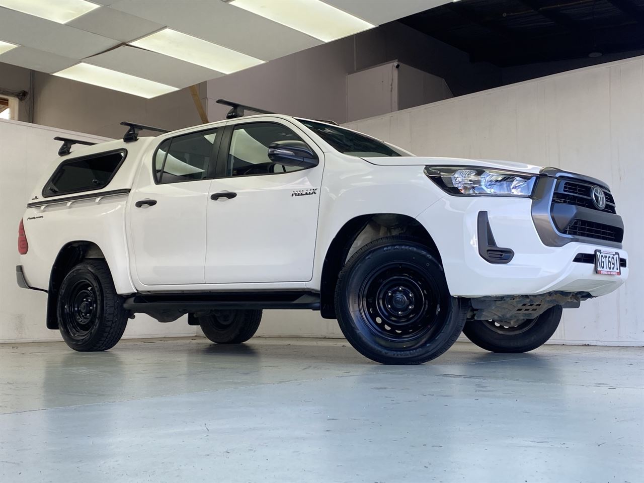 Vehicle image 4