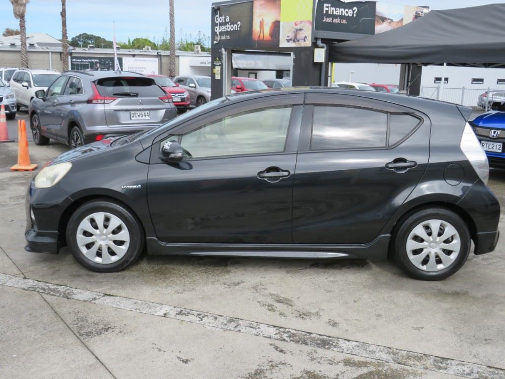 Vehicle image 5