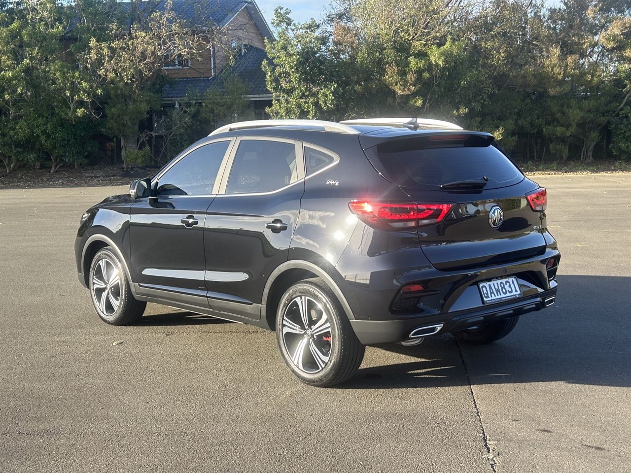 Vehicle image 4