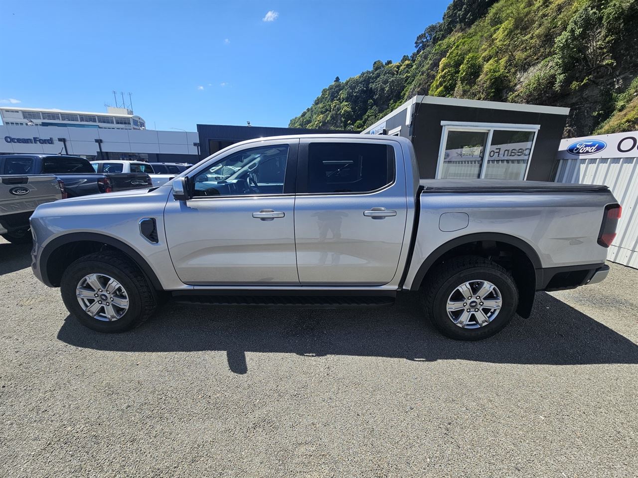 Vehicle image 4