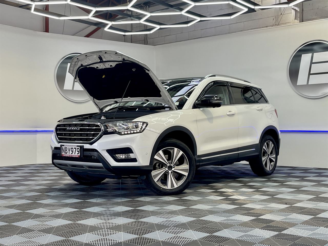 Vehicle image 3