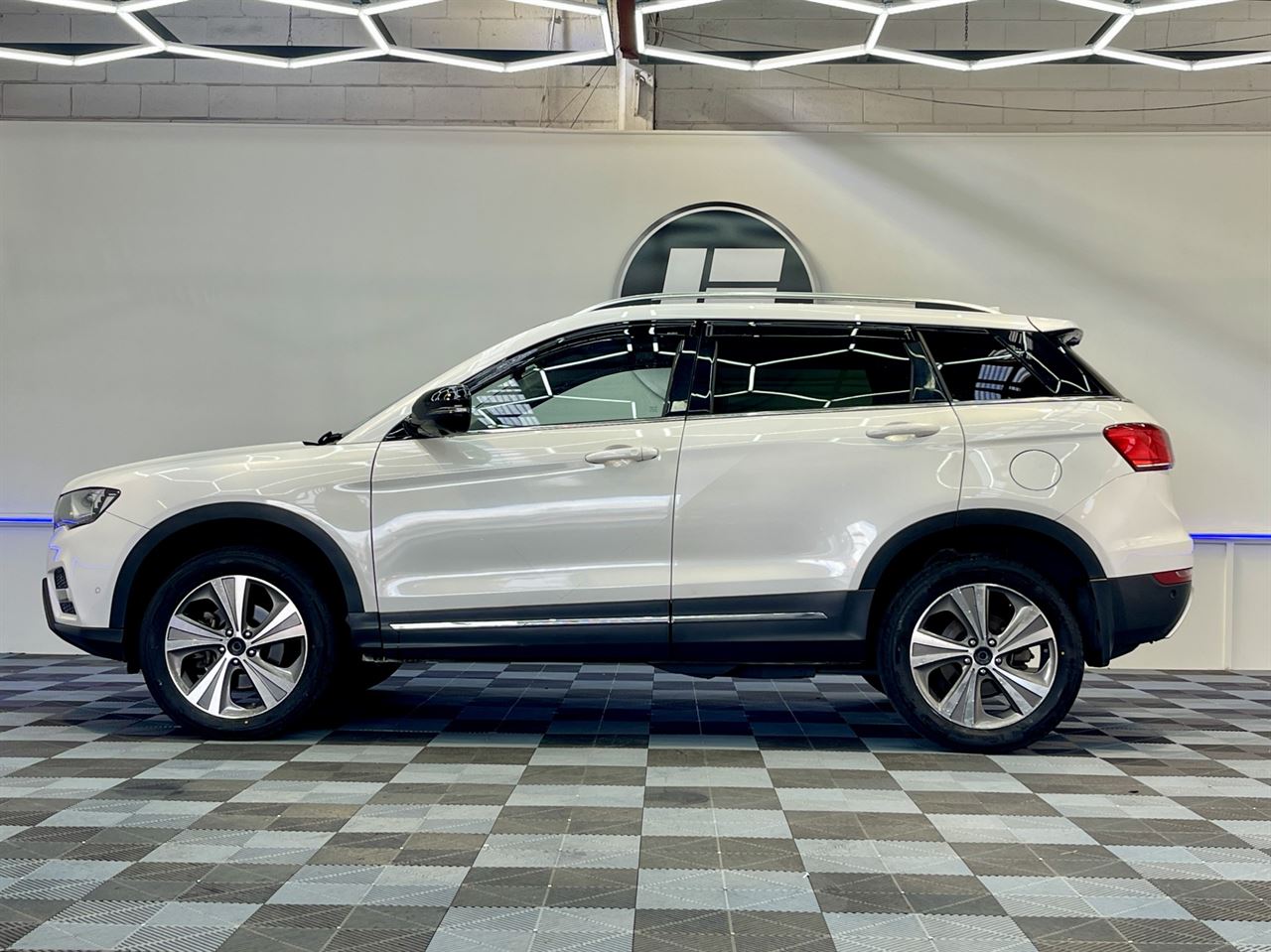 Vehicle image 5