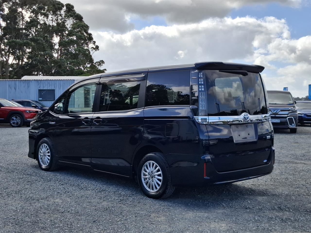 Vehicle image 4