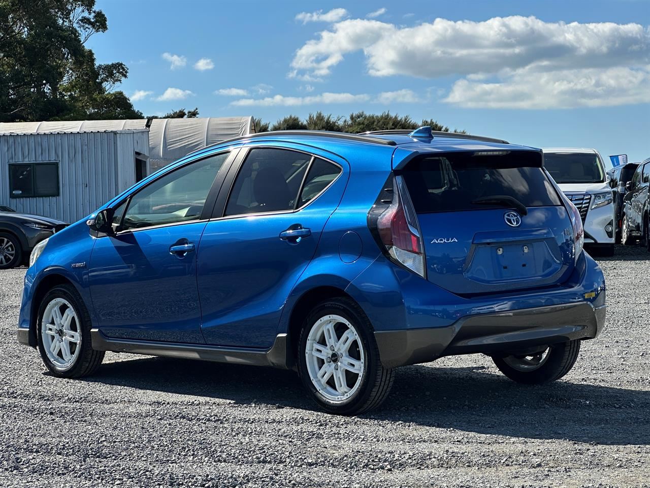 Vehicle image 5