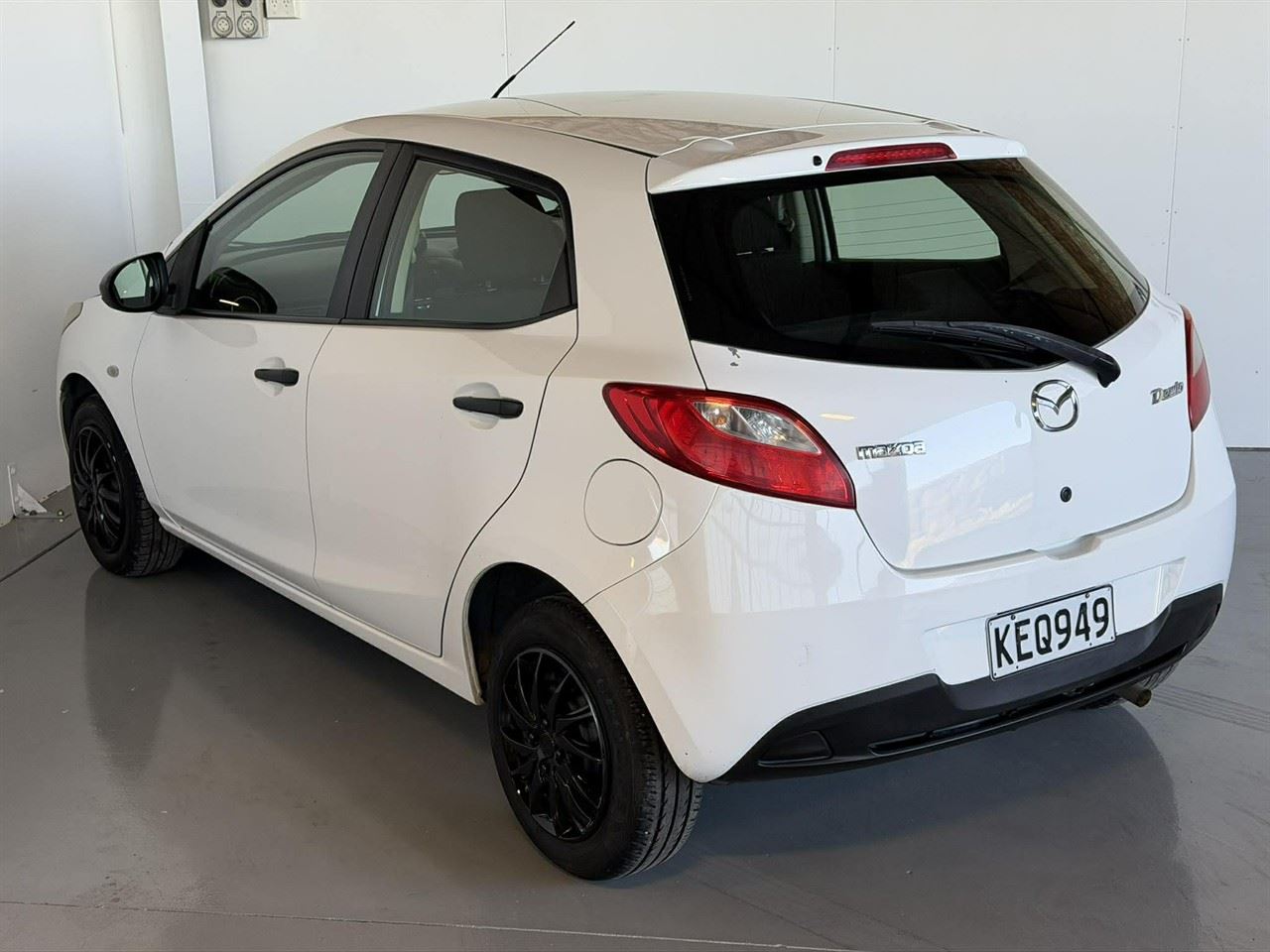 Vehicle image 4
