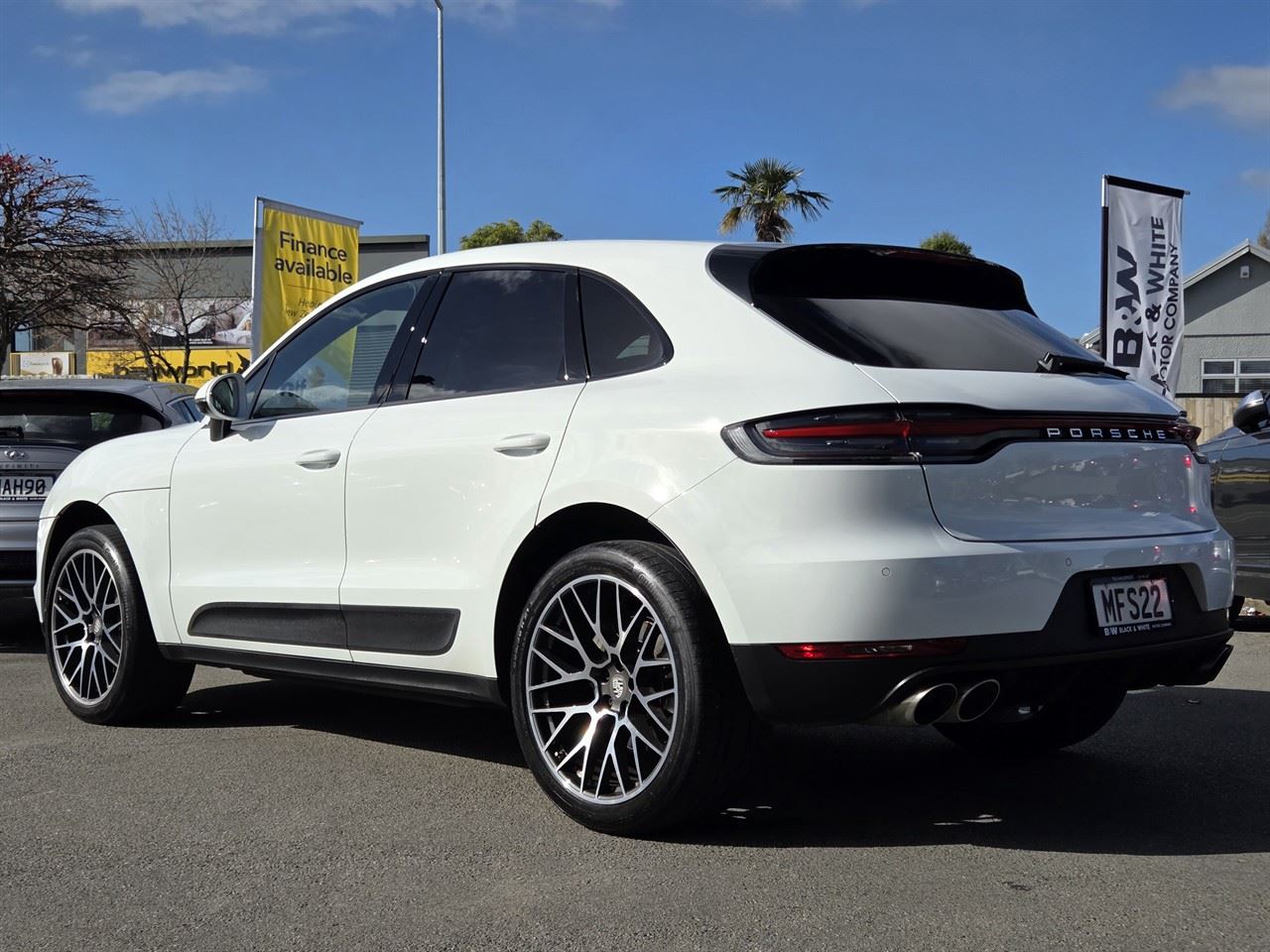 Vehicle image 5