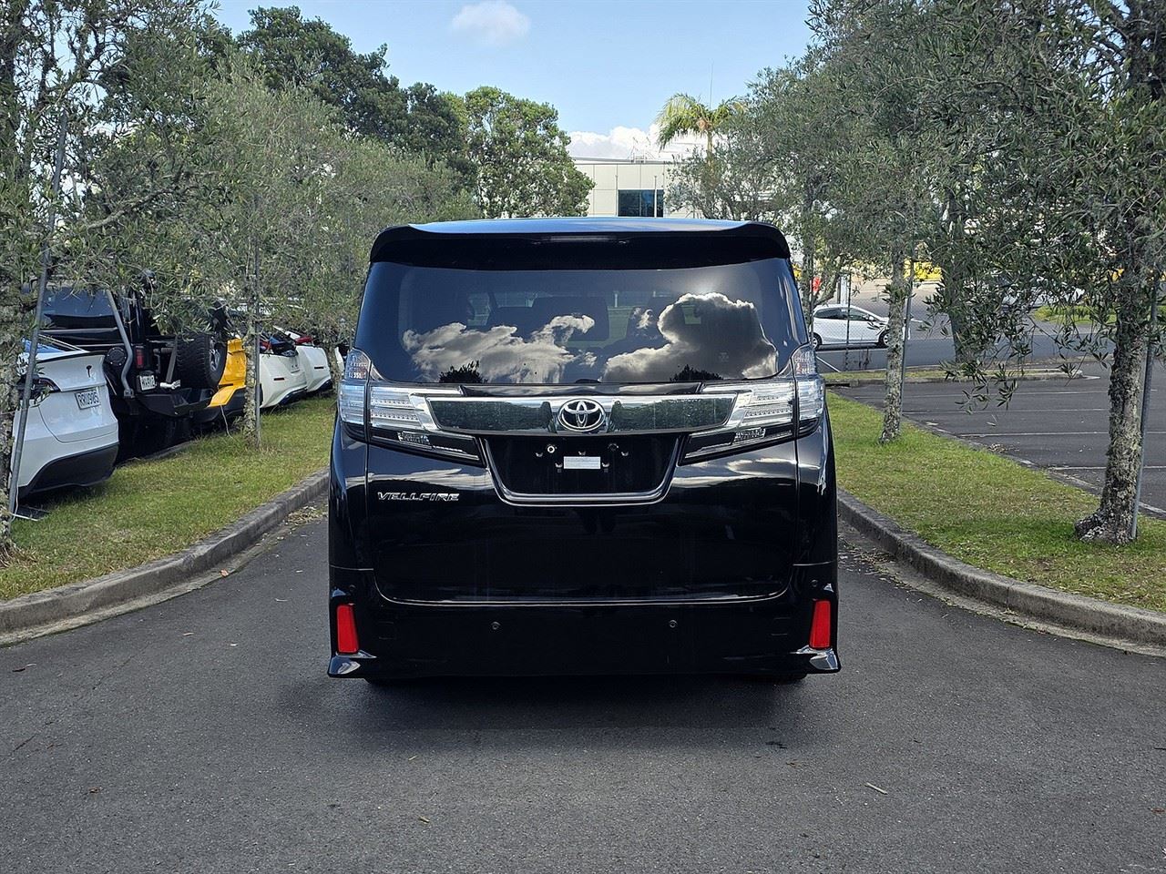 Vehicle image 5