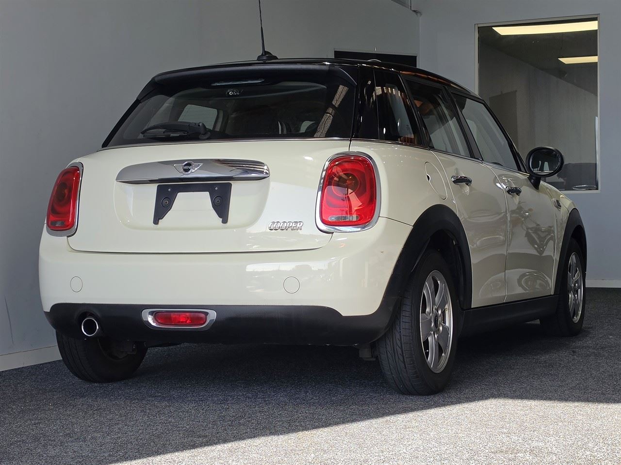 Vehicle image 2
