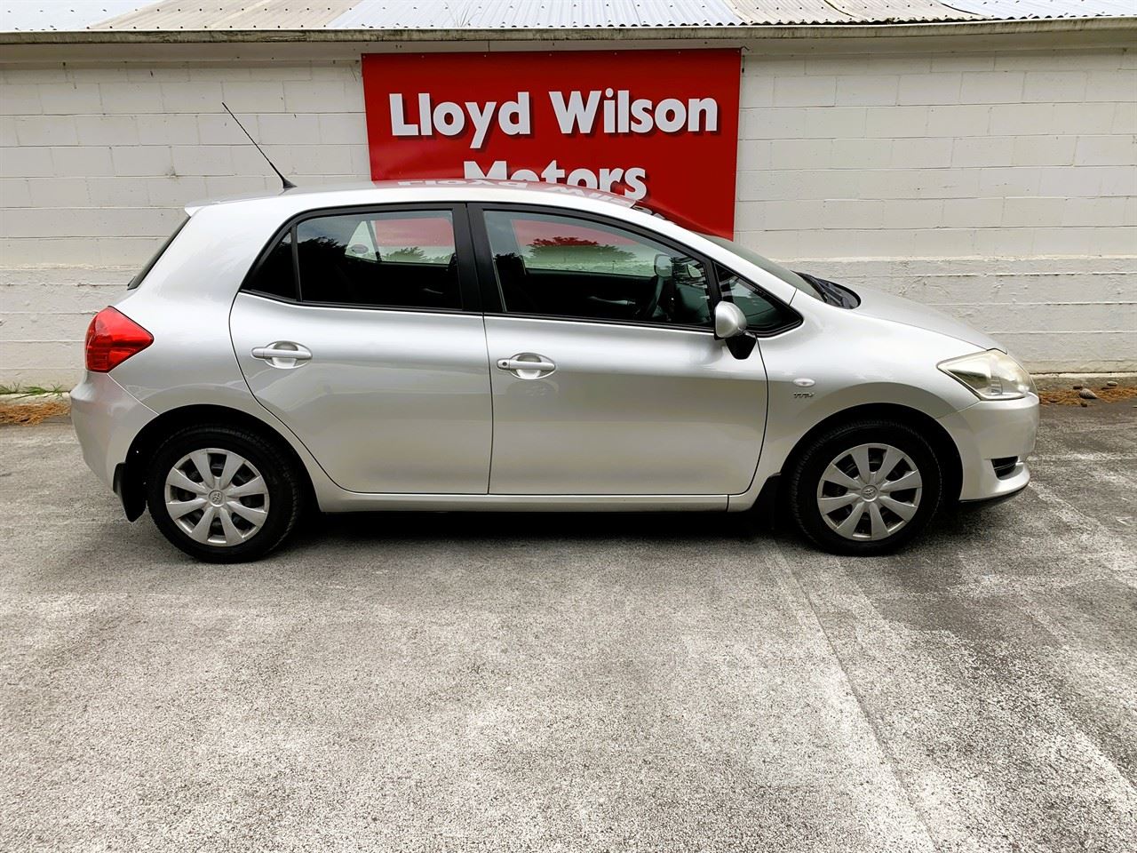 Vehicle image 3
