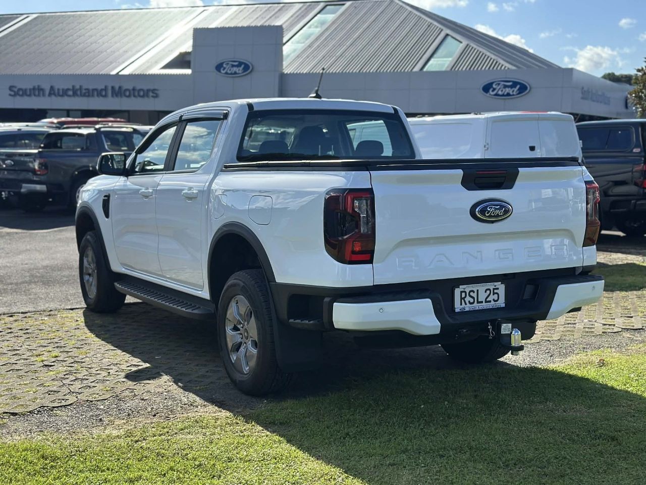 Vehicle image 4