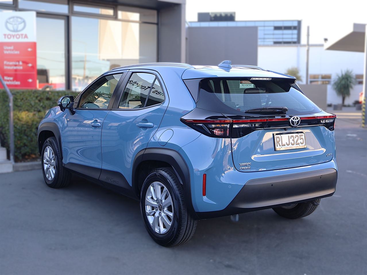 Vehicle image 4