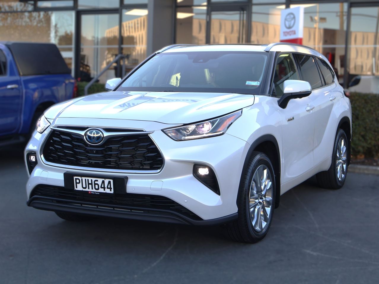 Vehicle image 3