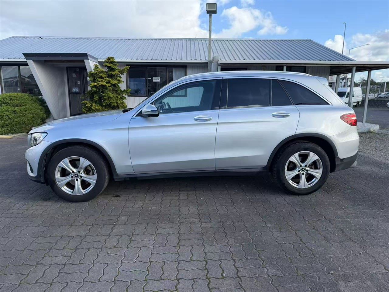 Vehicle image 4