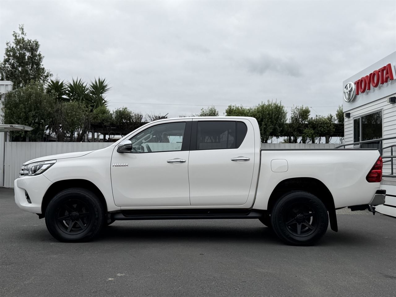 Vehicle image 4