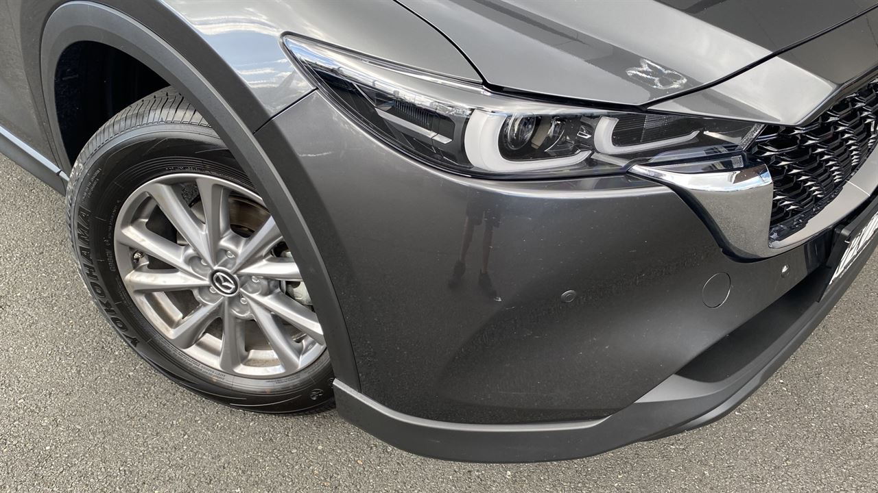 Vehicle image 5