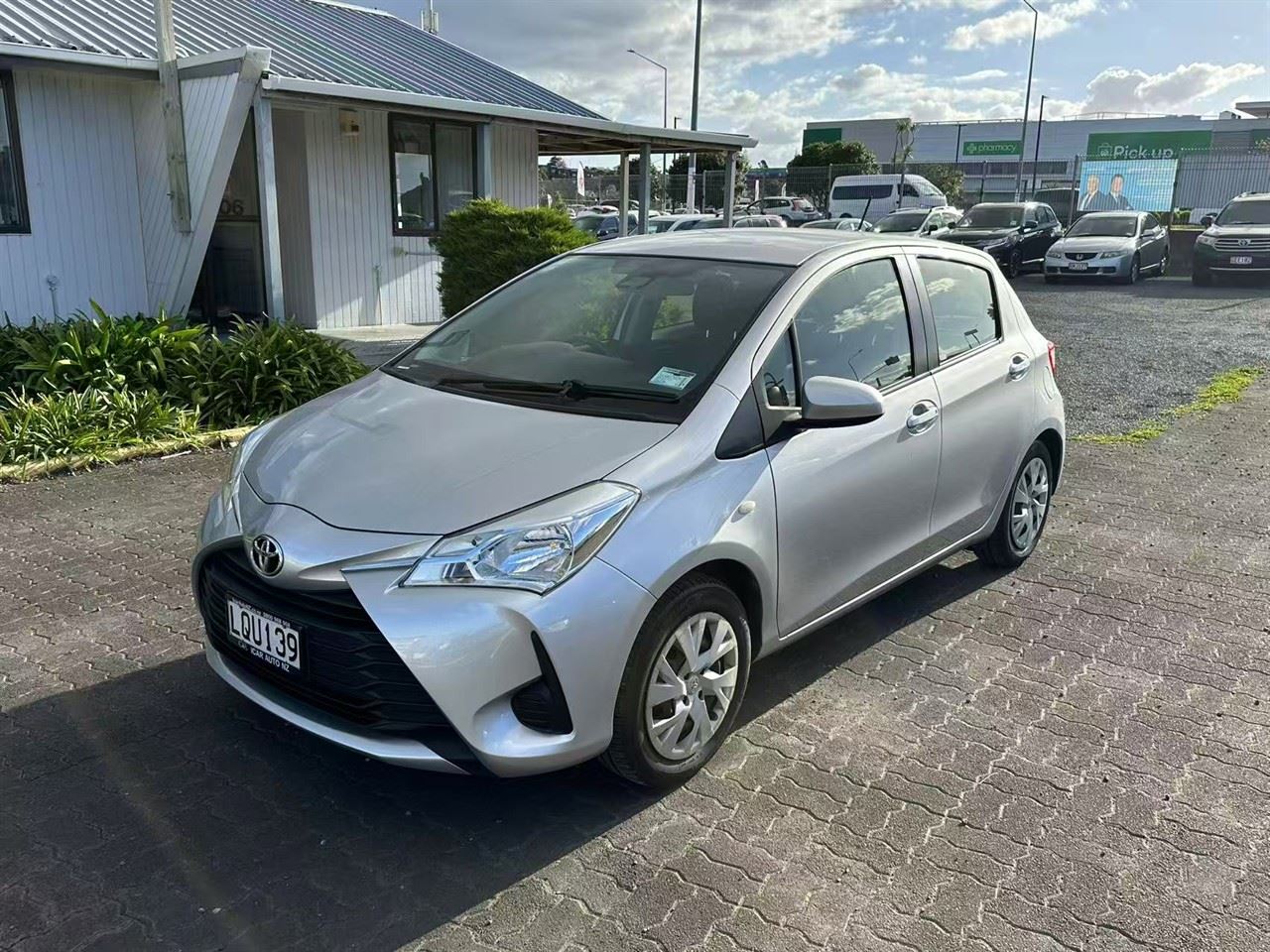 Vehicle image 3
