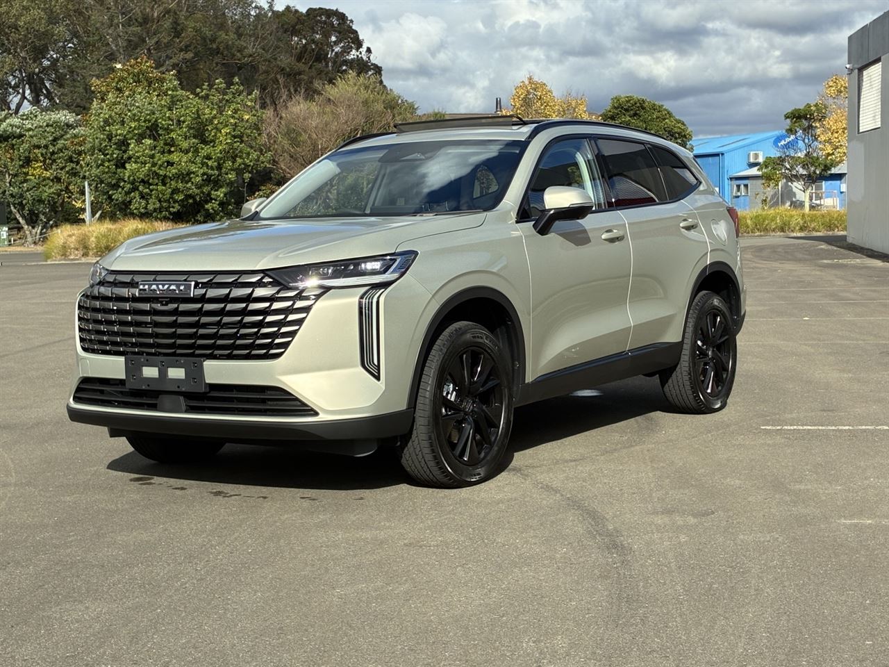 Vehicle image 5