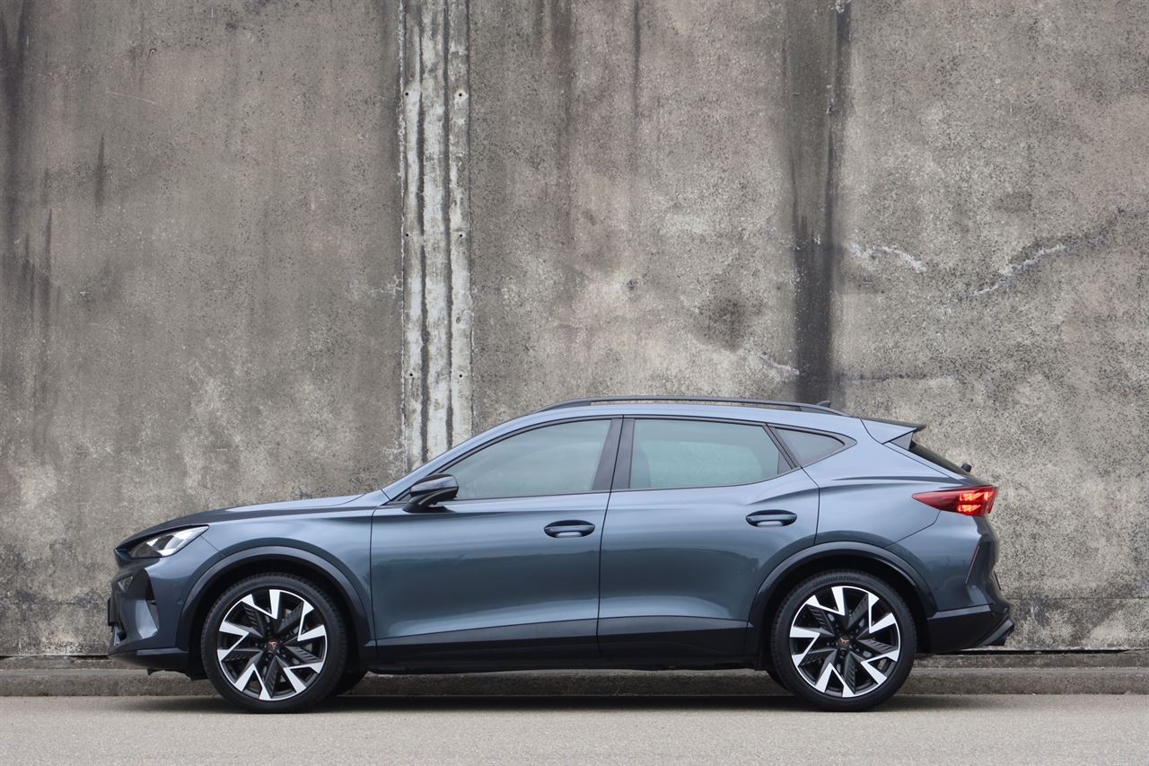 Vehicle image 5