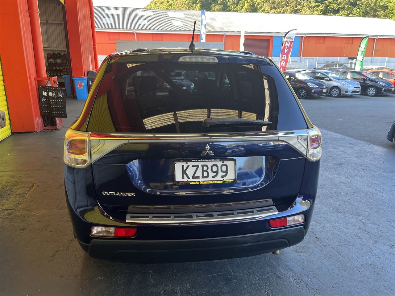 Vehicle image 5