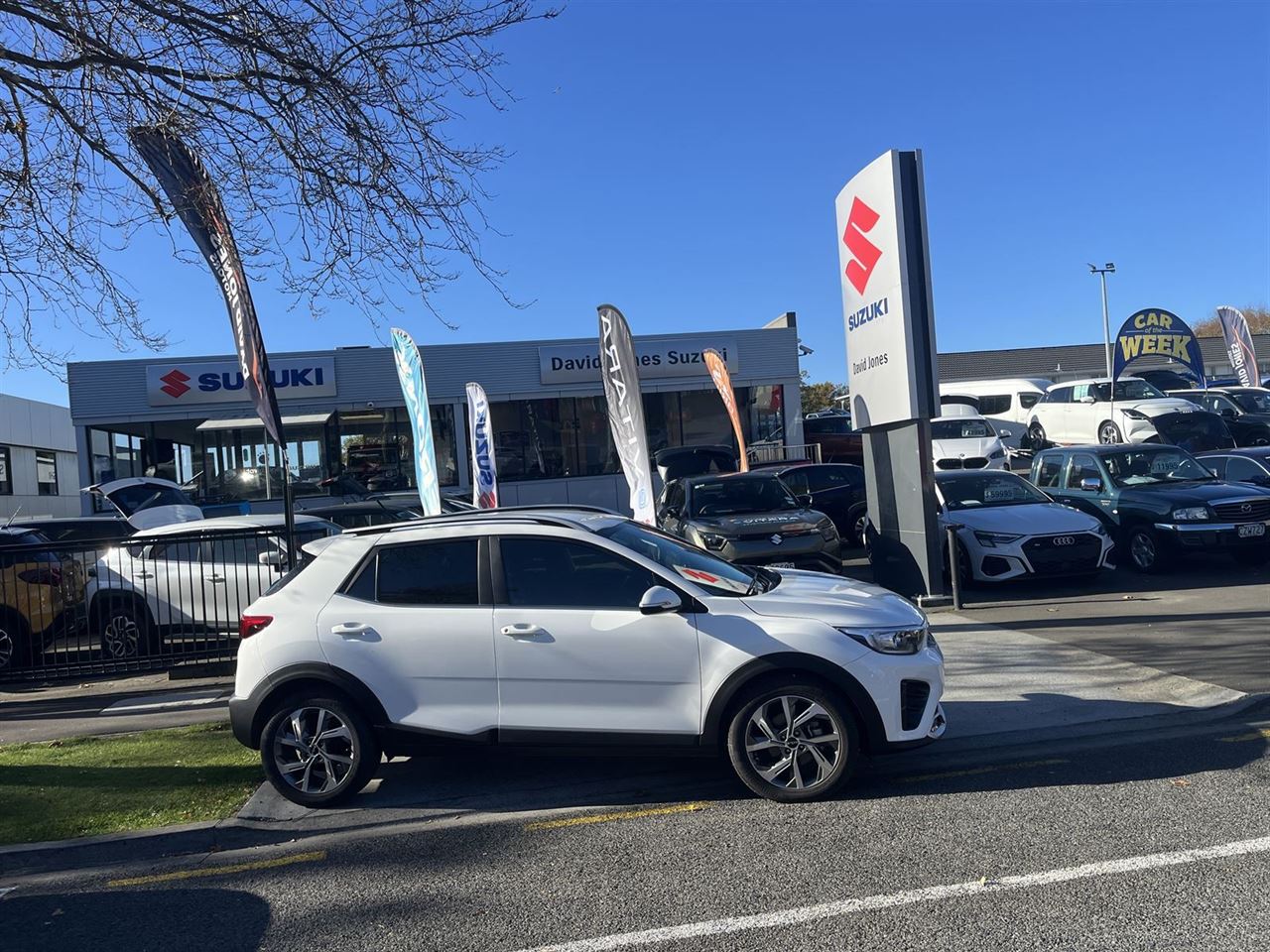 Vehicle image 4