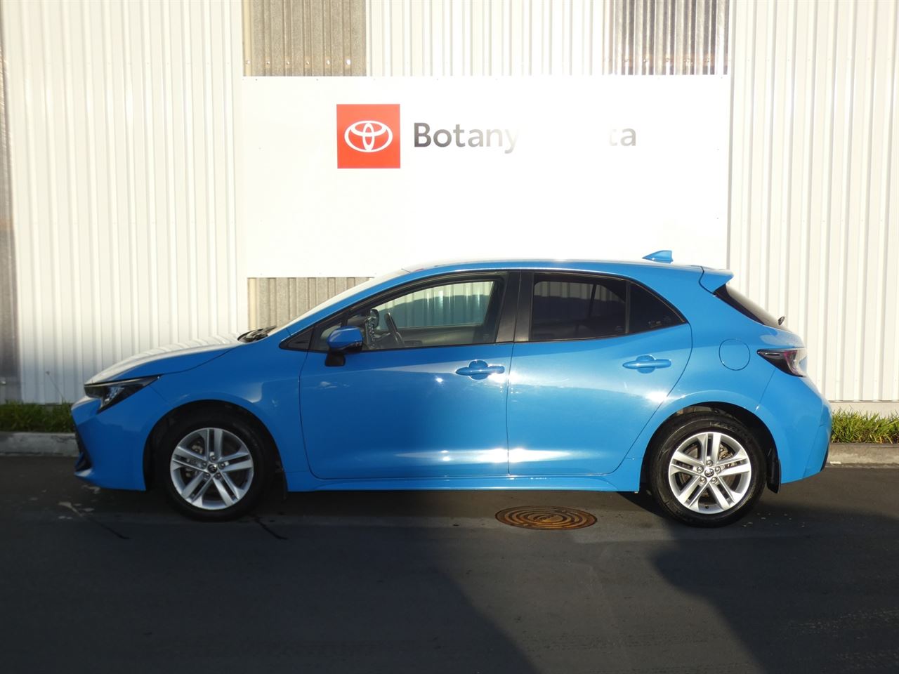 Vehicle image 5