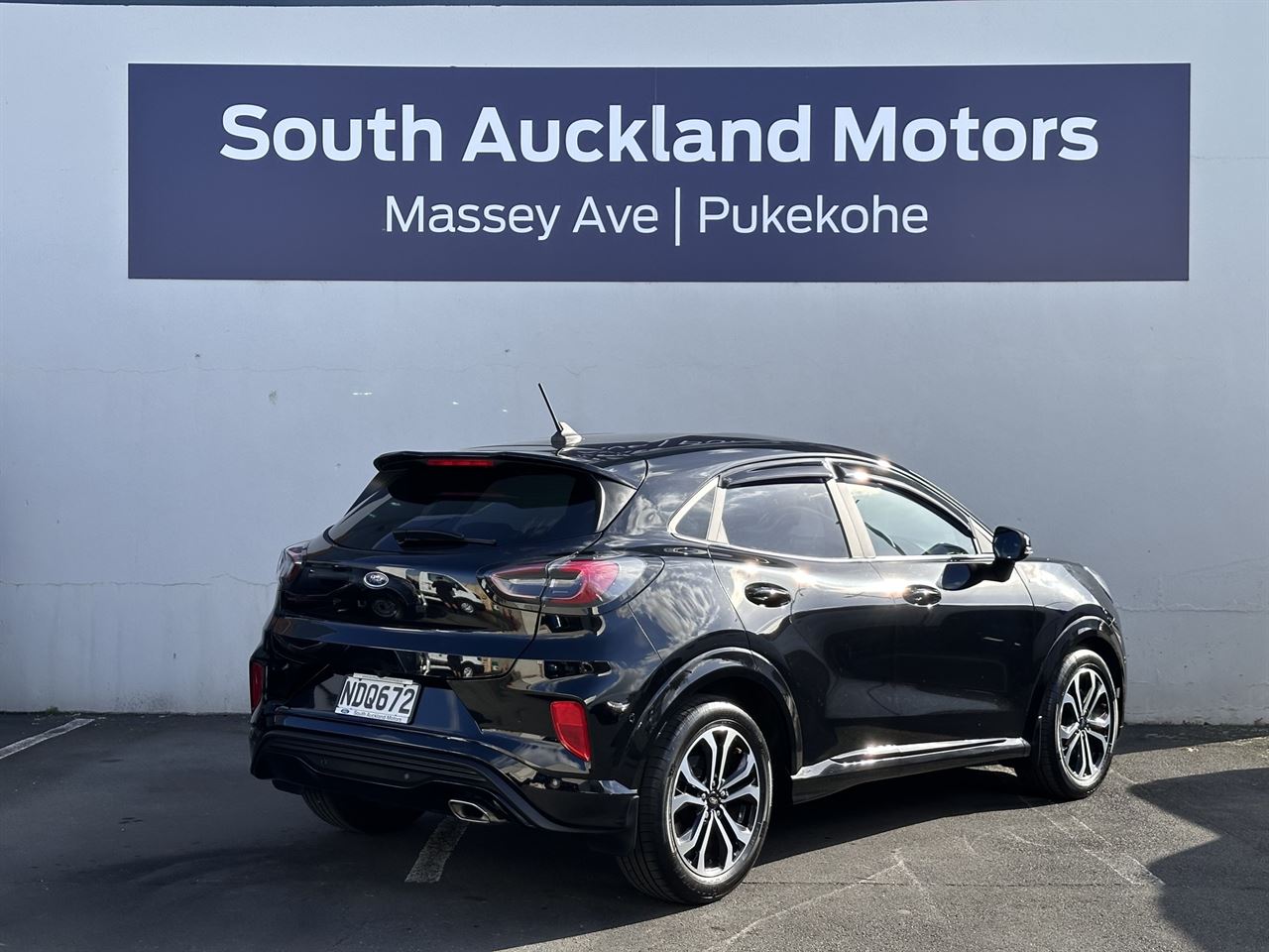 Vehicle image 5