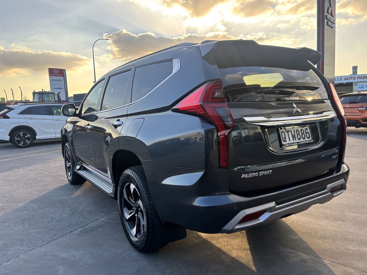 Vehicle image 5