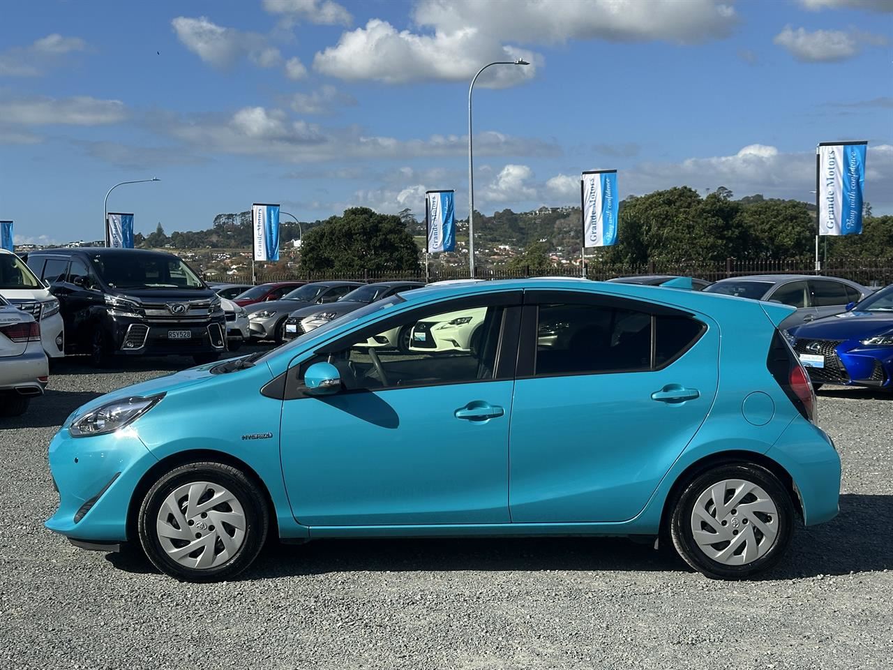 Vehicle image 4