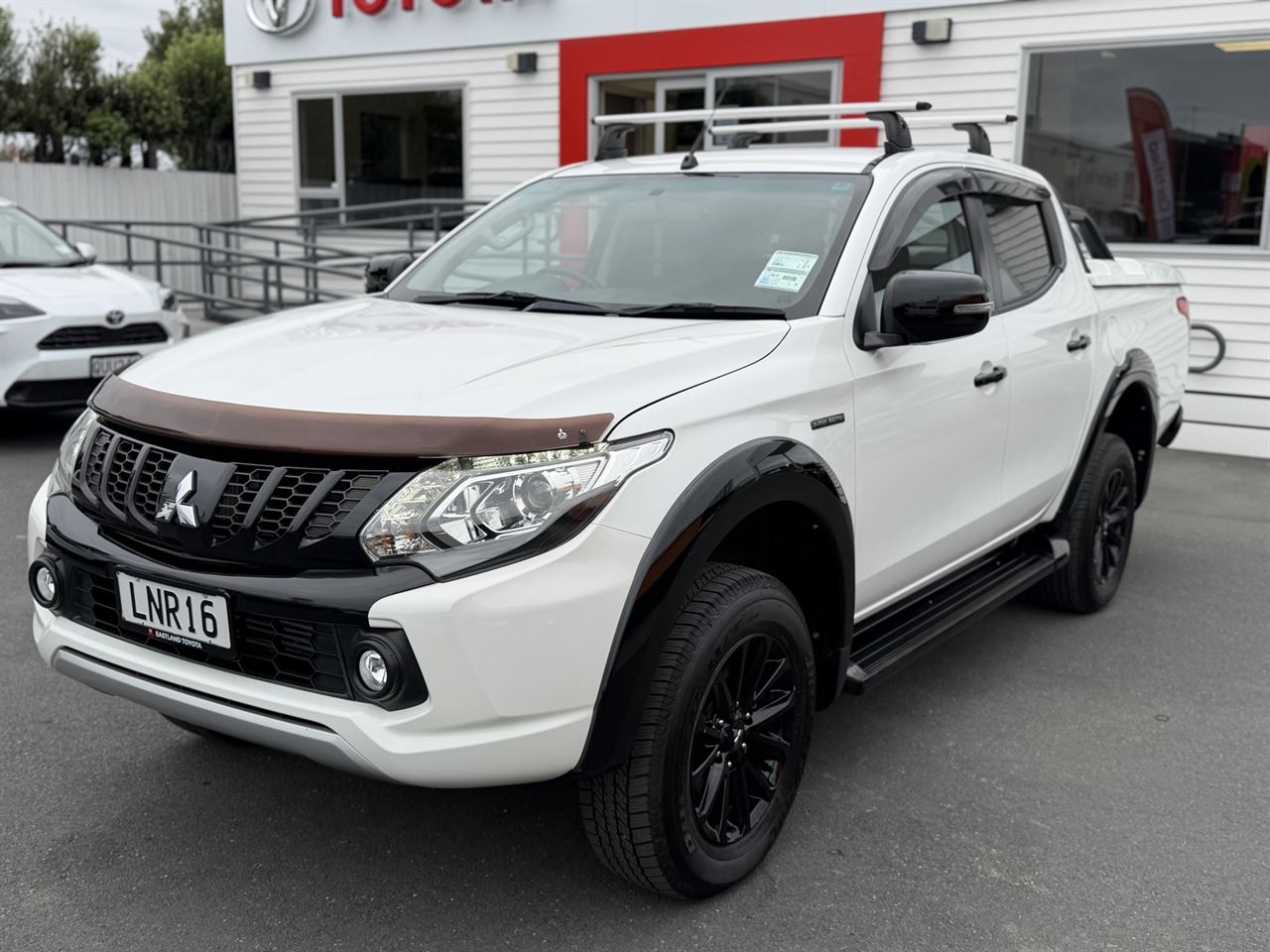 Vehicle image 4