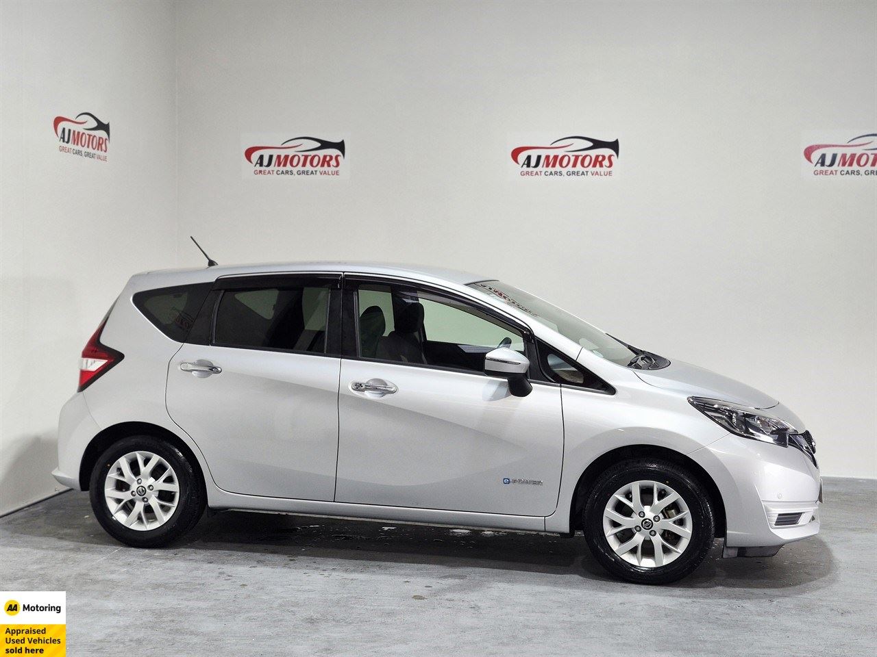 Vehicle image 3