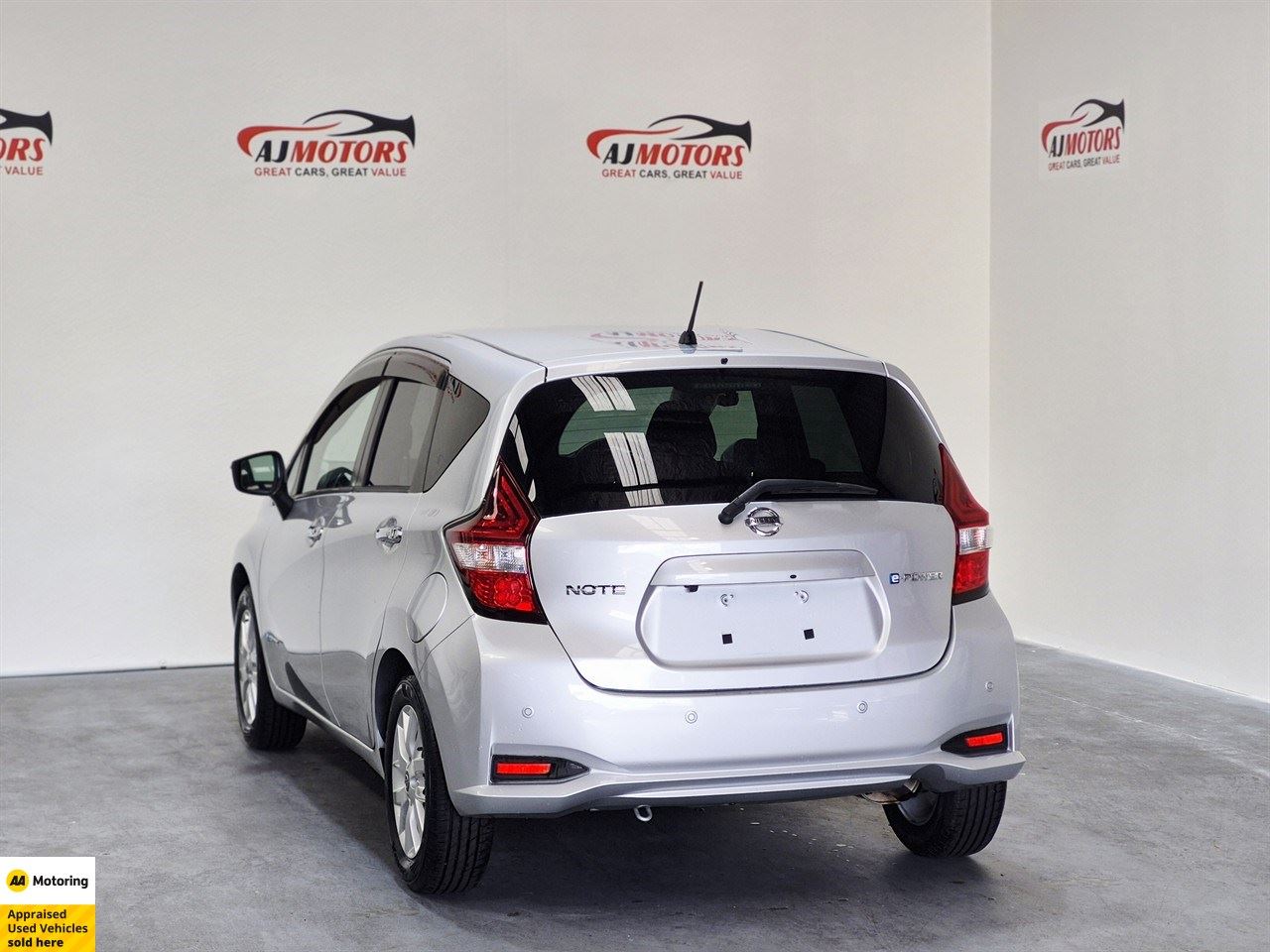 Vehicle image 5