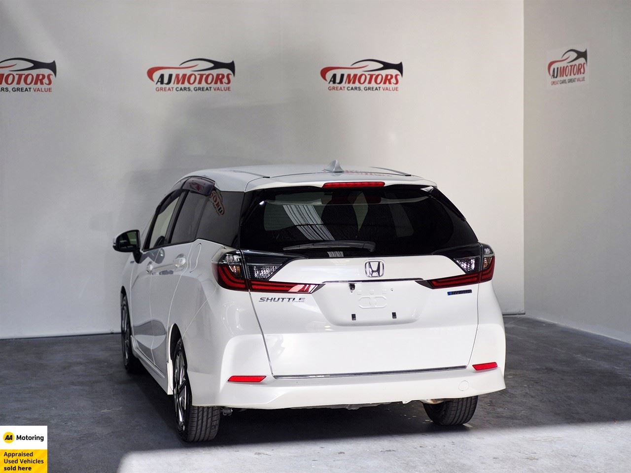 Vehicle image 5