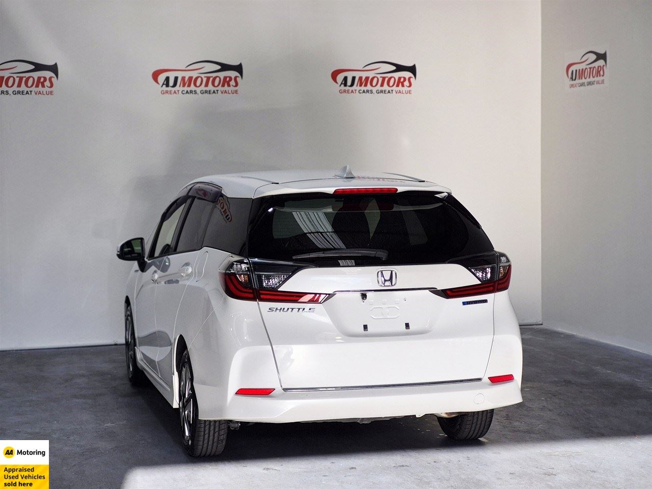 Vehicle image 5