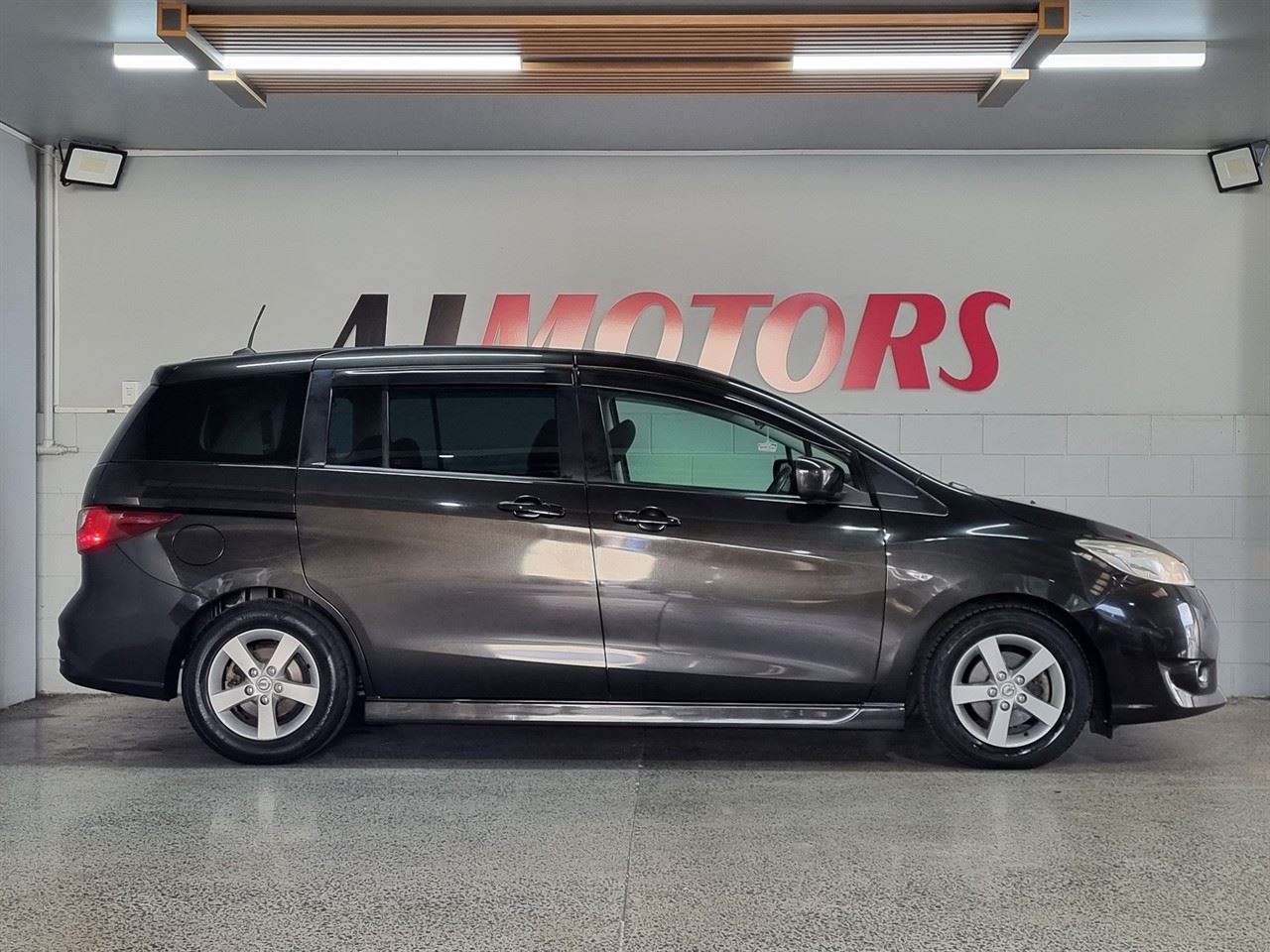 Vehicle image 5