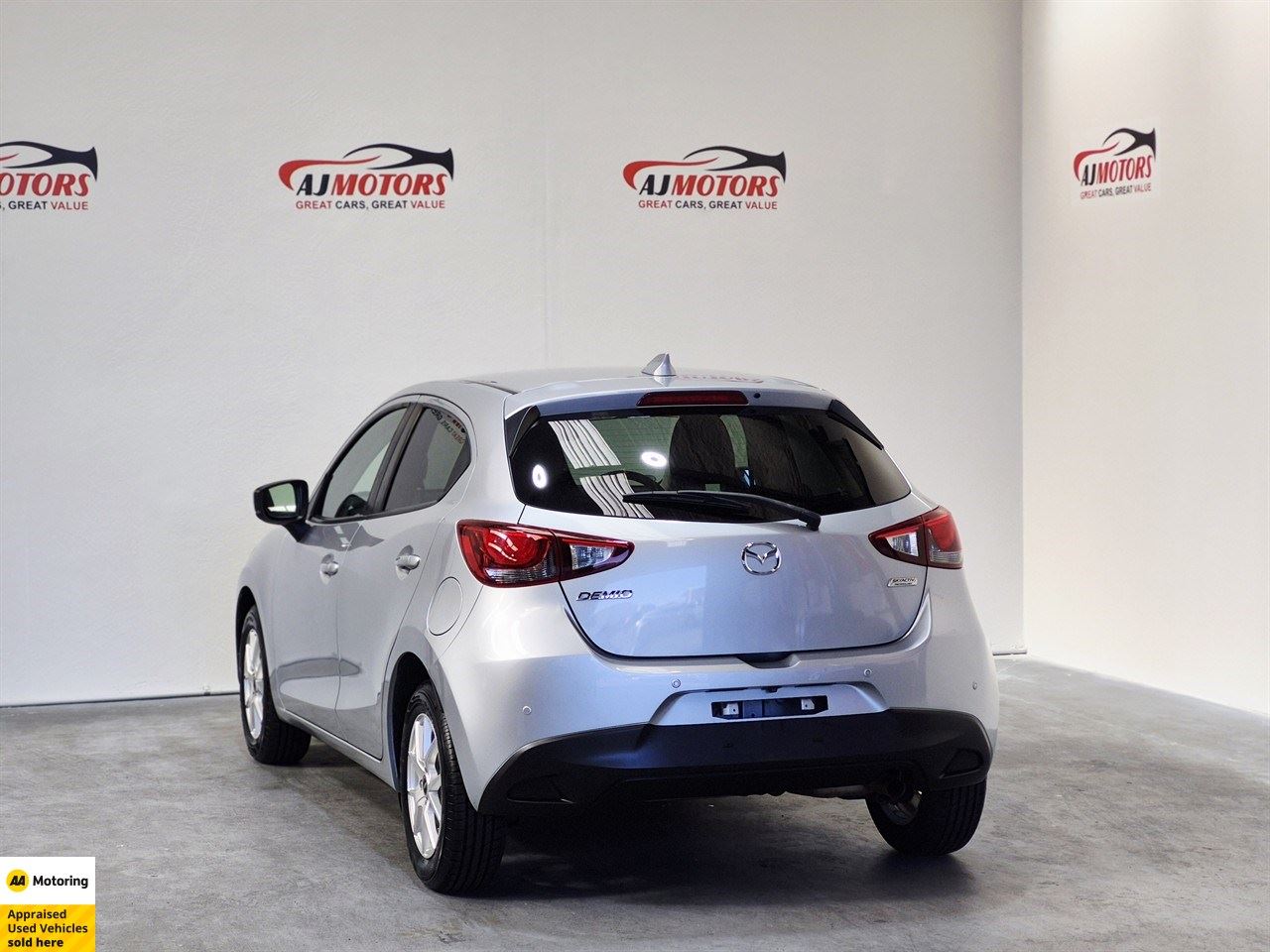 Vehicle image 4