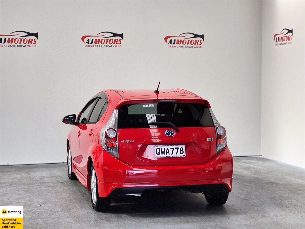 Vehicle image 5