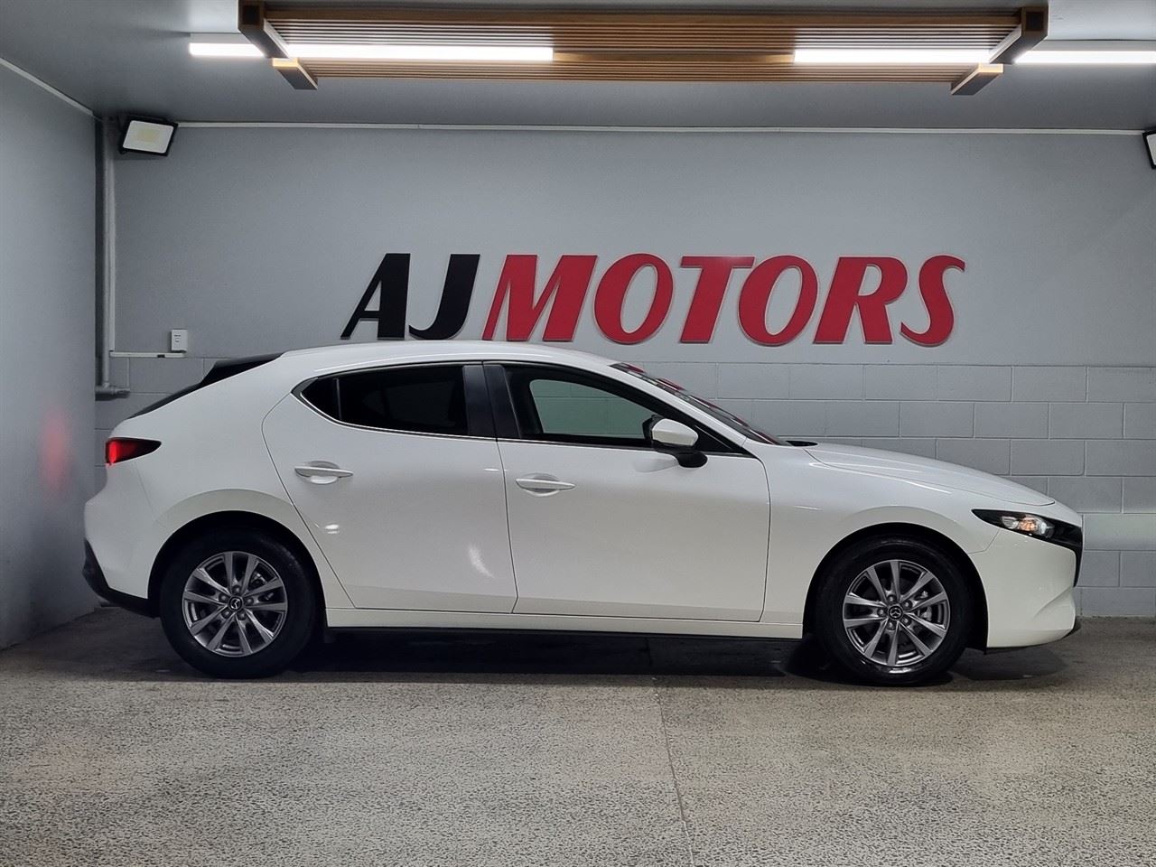 Vehicle image 5