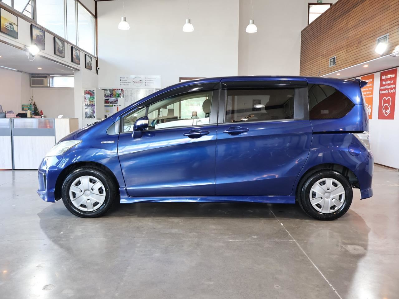 Vehicle image 5