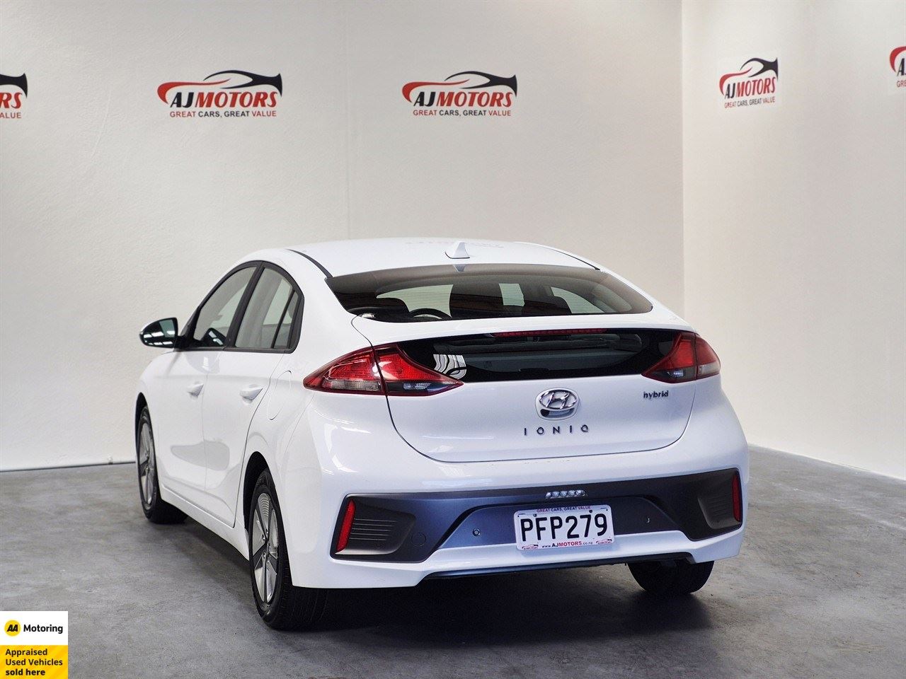 Vehicle image 5