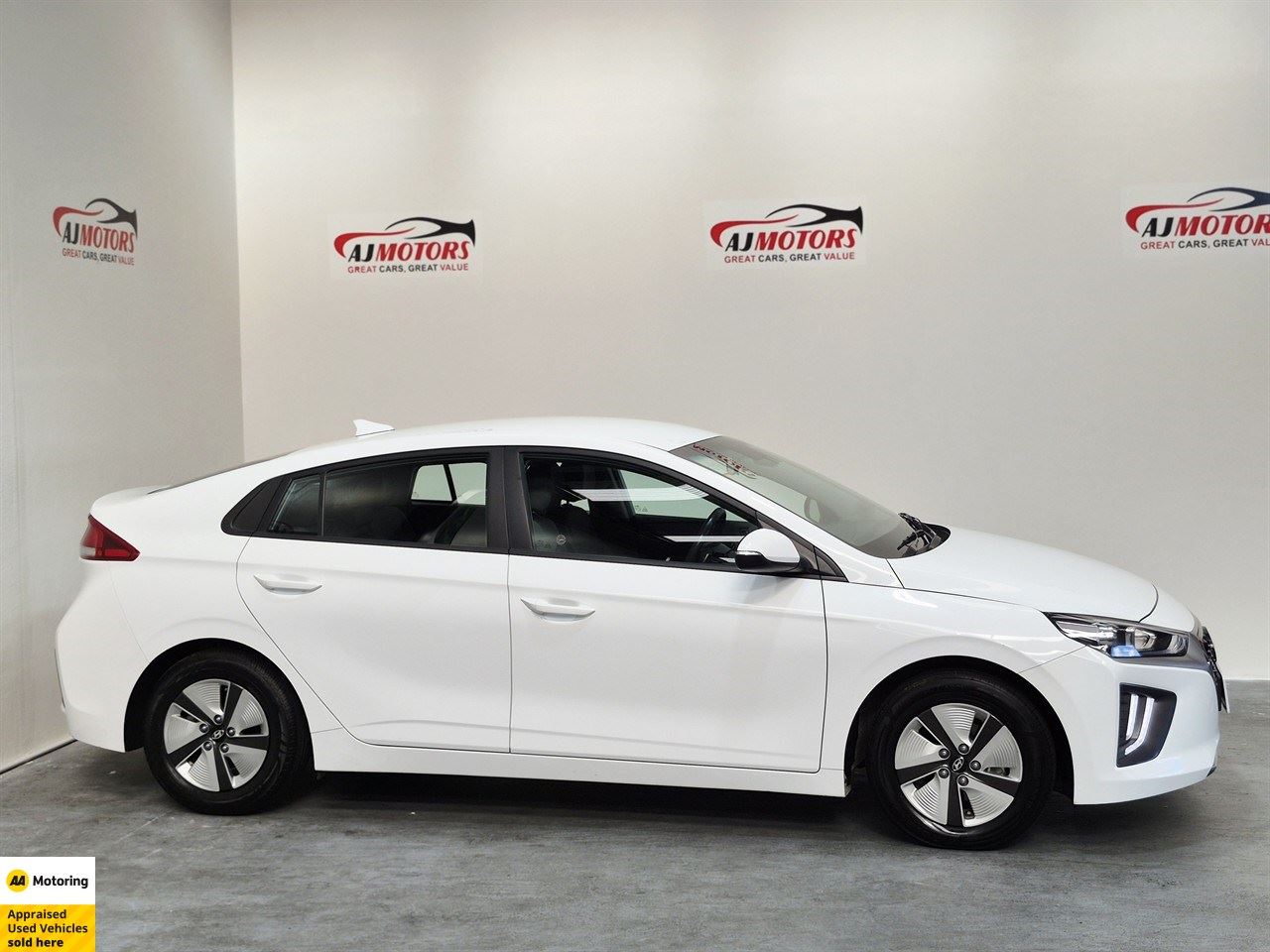Vehicle image 3