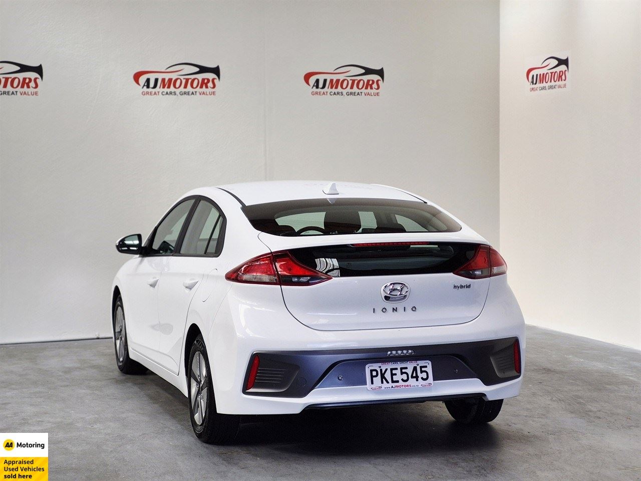 Vehicle image 5