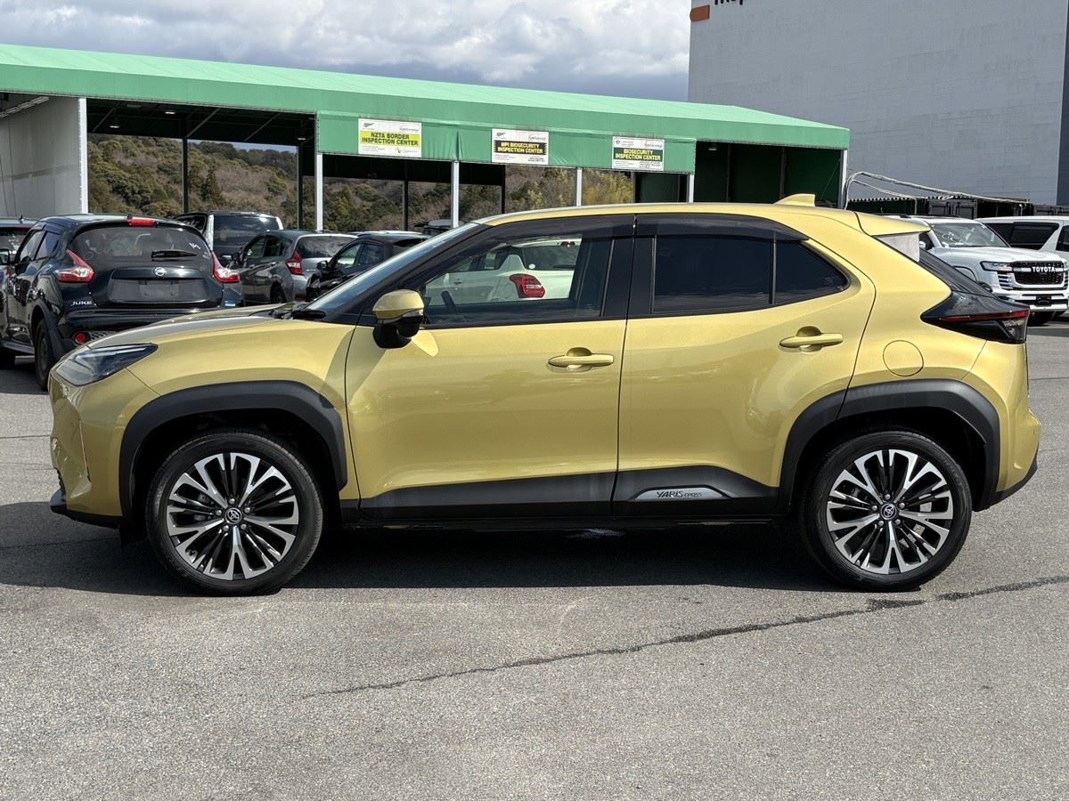 Vehicle image 3