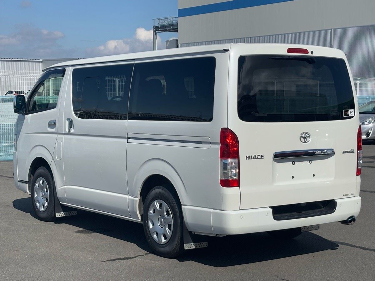 Vehicle image 5