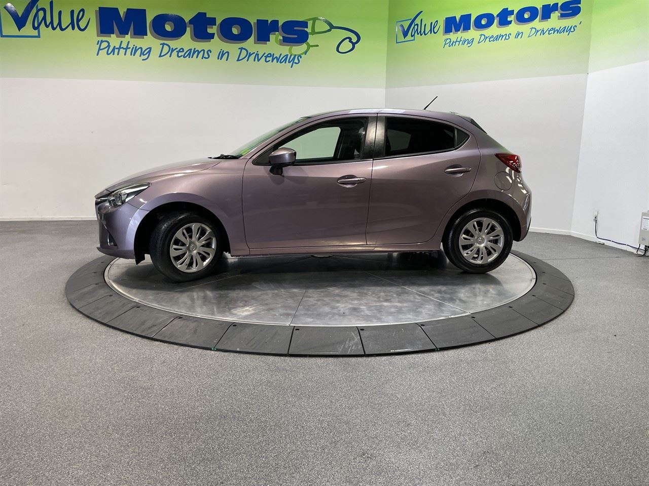 Vehicle image 4